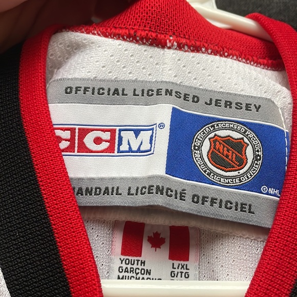 SIGNED CAROLINA HURRICANES JERSEY - 2002 TEAM - Picture 3 of 3